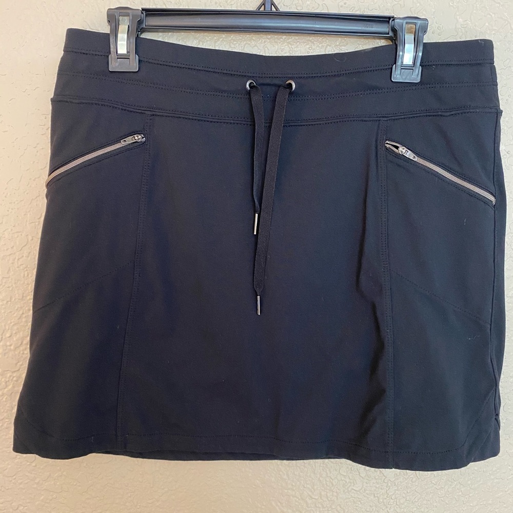 Athleta black skirt with mesh short lining